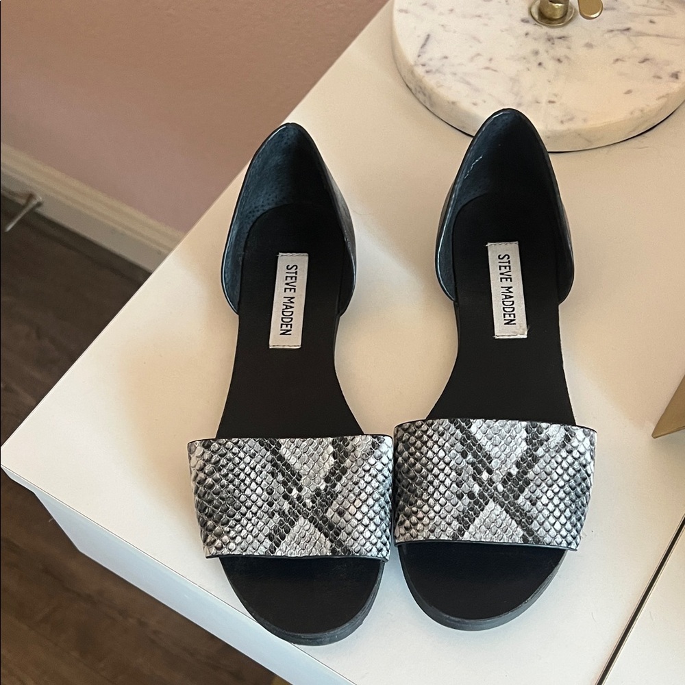 Steve Madden Black and Gray Flats with Snake Print
